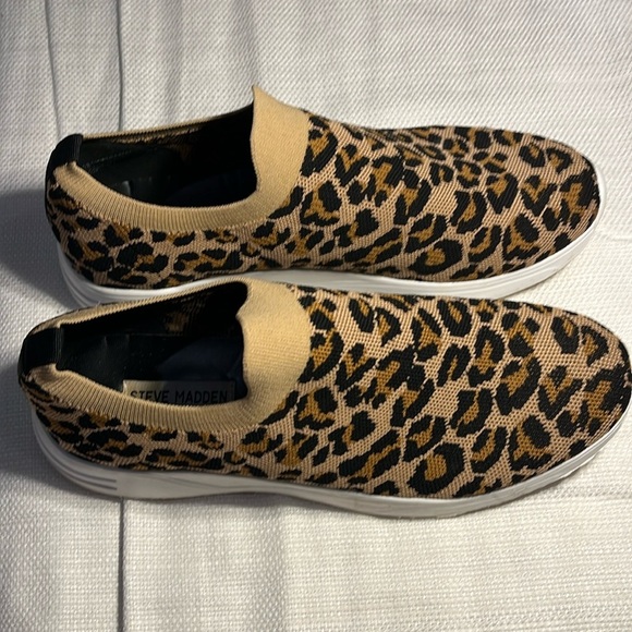 2/$30 Steve Madden Slip on Cheetah print sneakers size 10 - Picture 2 of 11